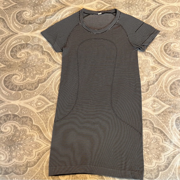 lululemon athletica Tops - Lululemon swiftly tech short sleeve shirt